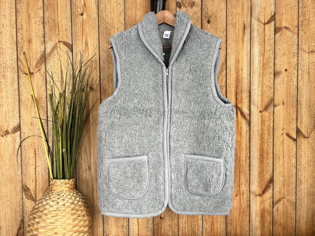 Chic Merino Wool Vest – Cozy Unisex Fashion Essential
