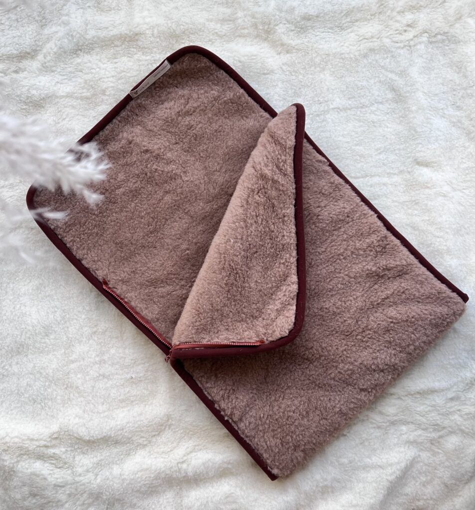 Plush Comfort: ‘WOOLLAND’ Camel Fleece Baby Sleeping Bag