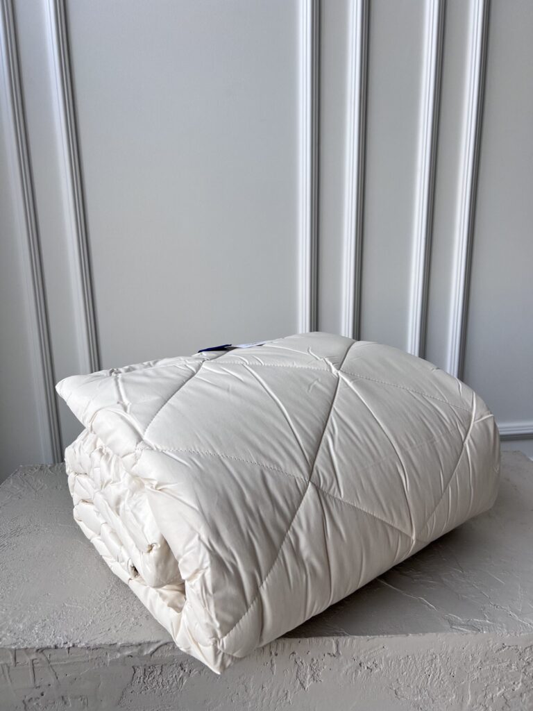 Premium Quilted Comfort: Luxurious Duvet for Adults