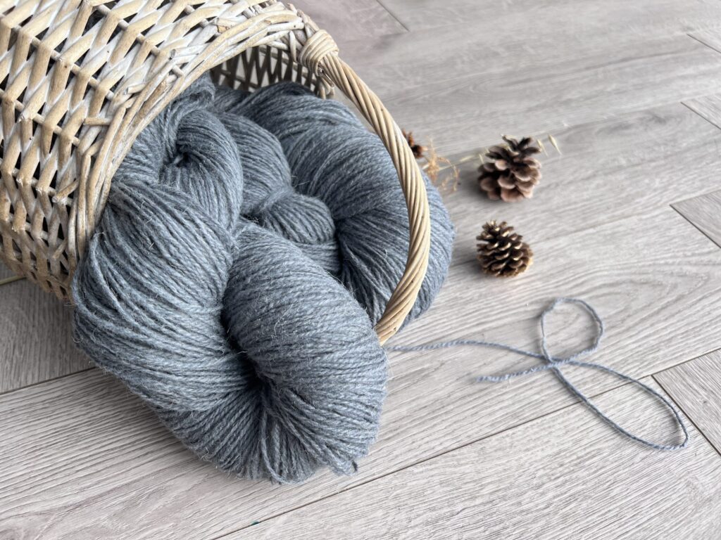 Dark Grey Wool Yarn – 100% Pure Sheep Wool, 0.5 kg Bundle