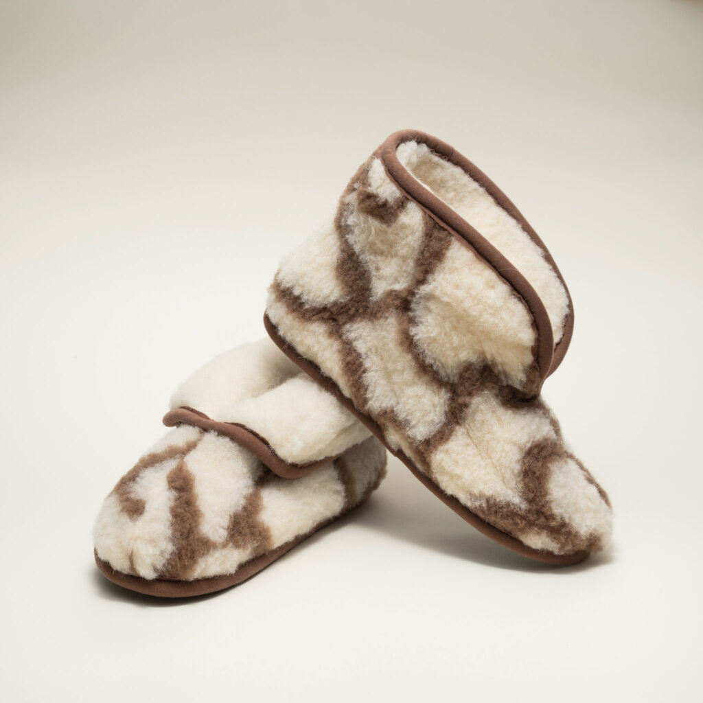 WOOLLAND Natural Merino wool slippers GIRAFFE