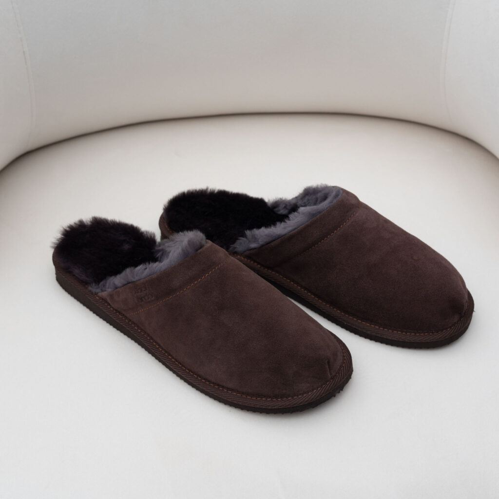 WoolLando men's leather slippers in genuine fur