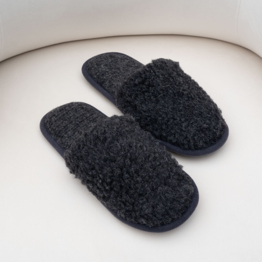 WOOLLAND Natural Merino wool slippers BLACK