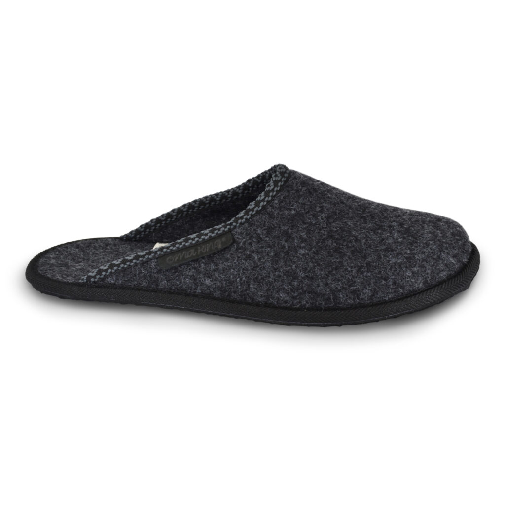 Impressive black natural wool felt slippers MUSTJA