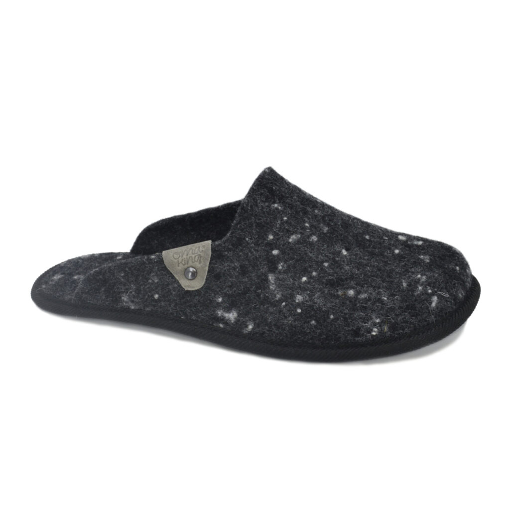 PELSI black natural wool felt slippers