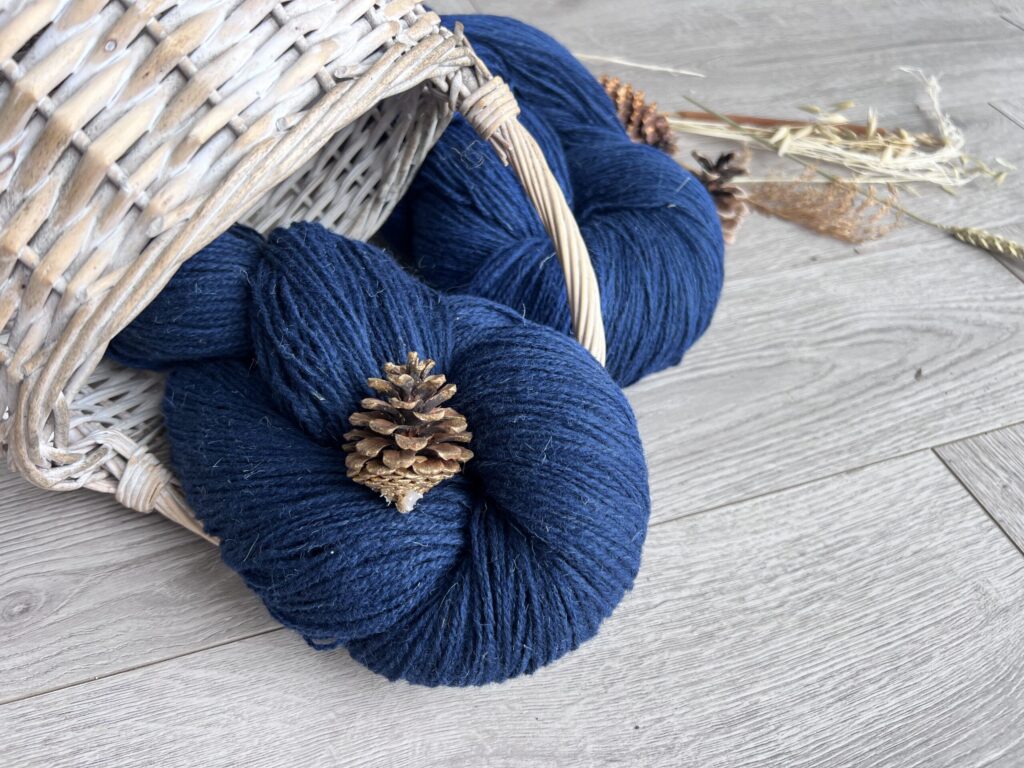 Natural sheep wool yarn DARK BLUE 0,5kg