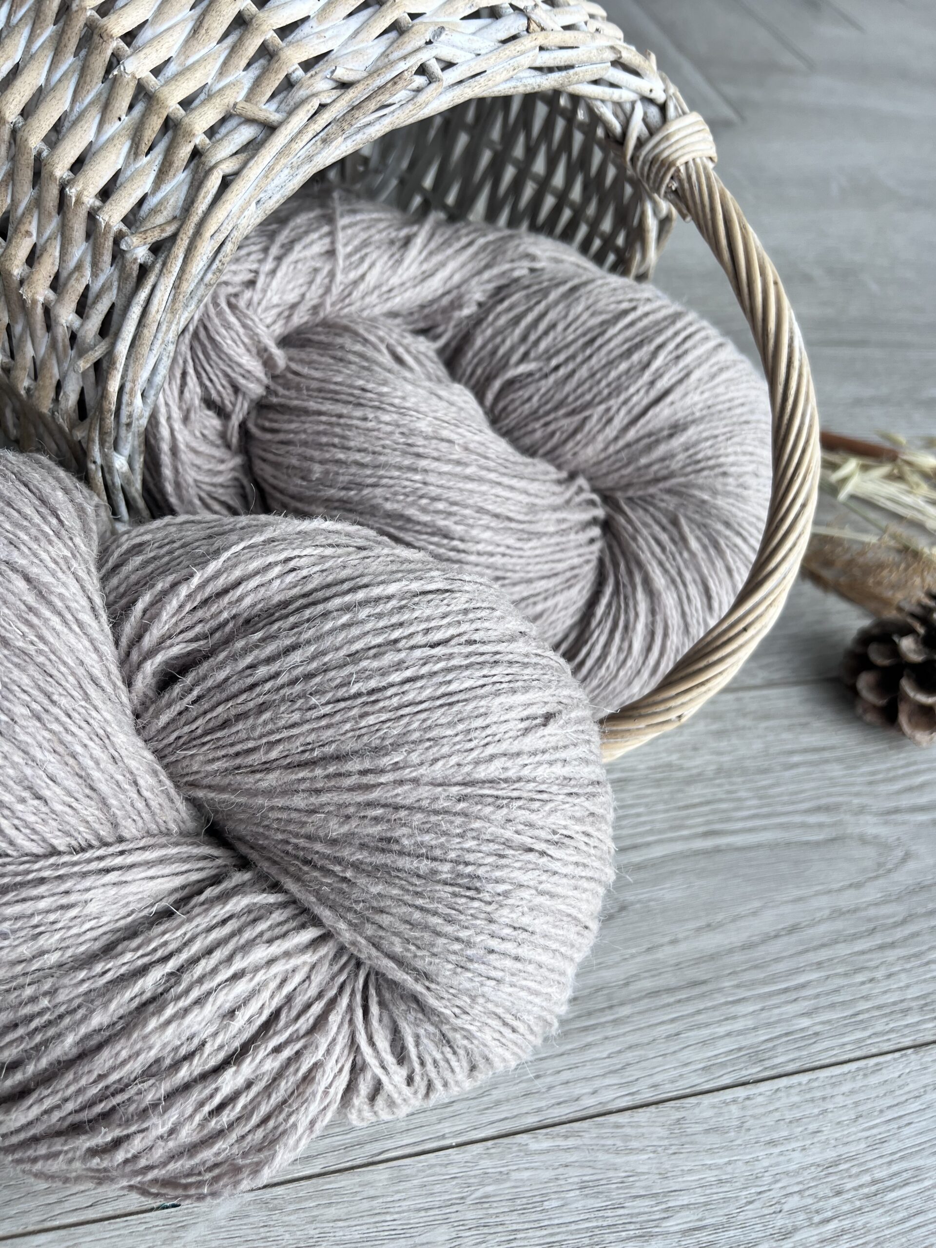 Natural sheep wool yarn ŠVIESIAI PILKA 0,5kg