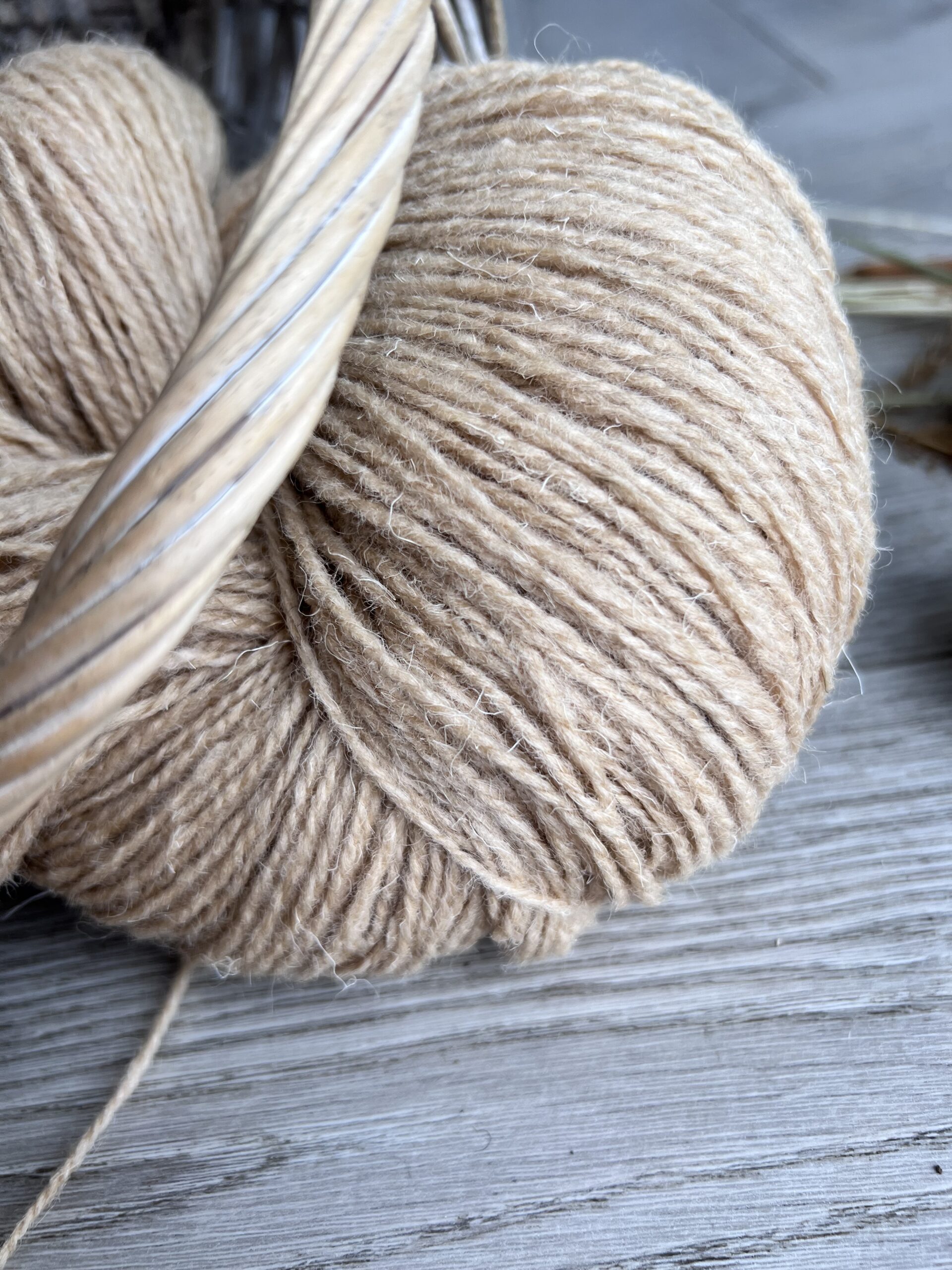 Natural sheep wool yarn RUDA 0,5kg