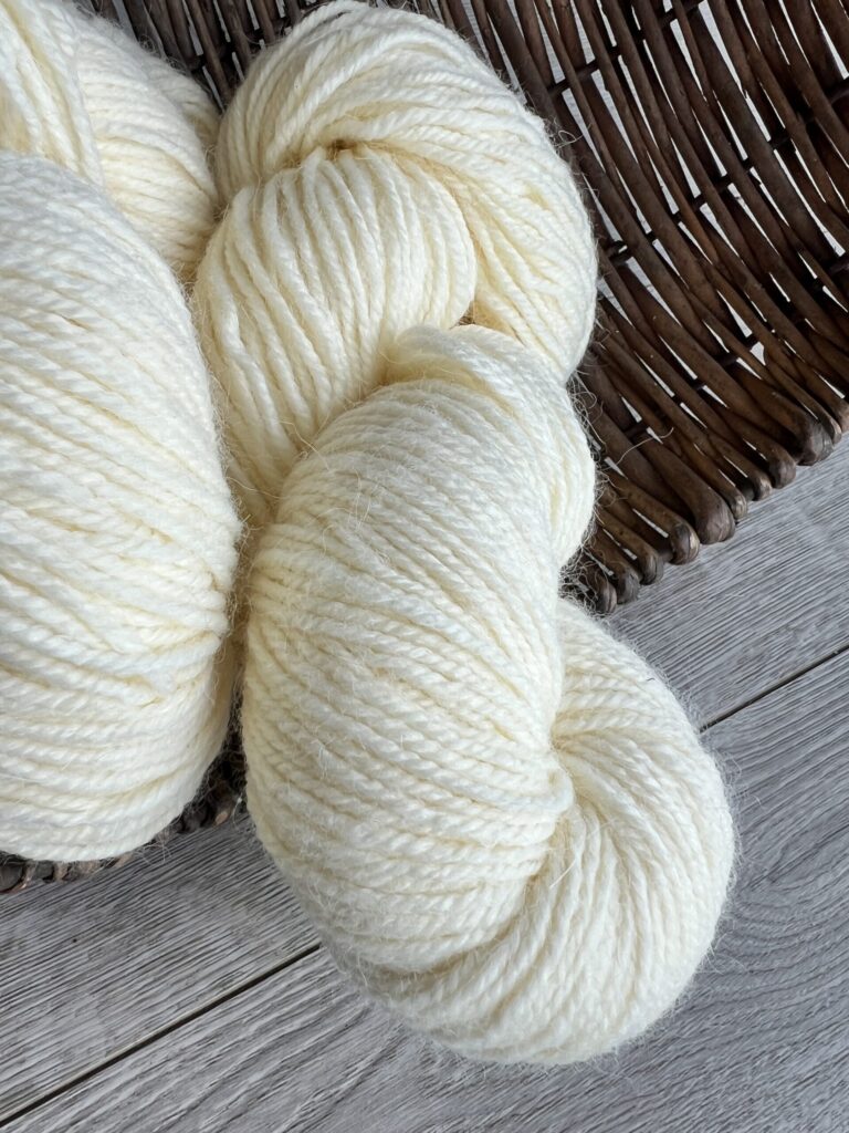 White alpaca wool yarn made in Lithuania 100 gr.