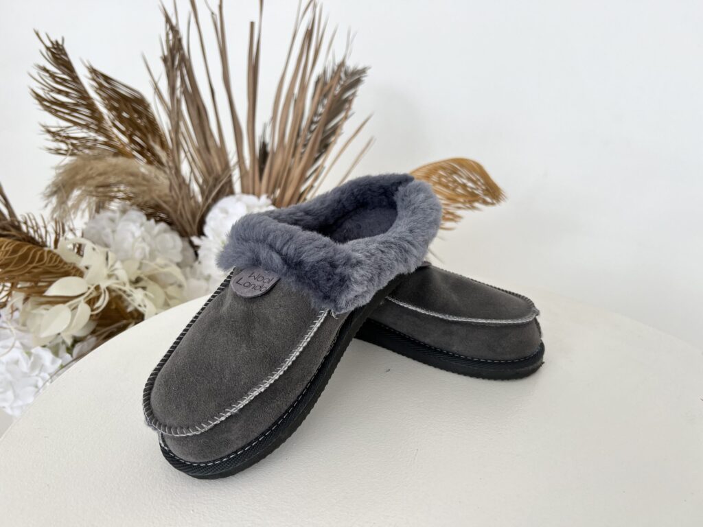 Woolland women's leather slippers with natural fur GRAFITAS