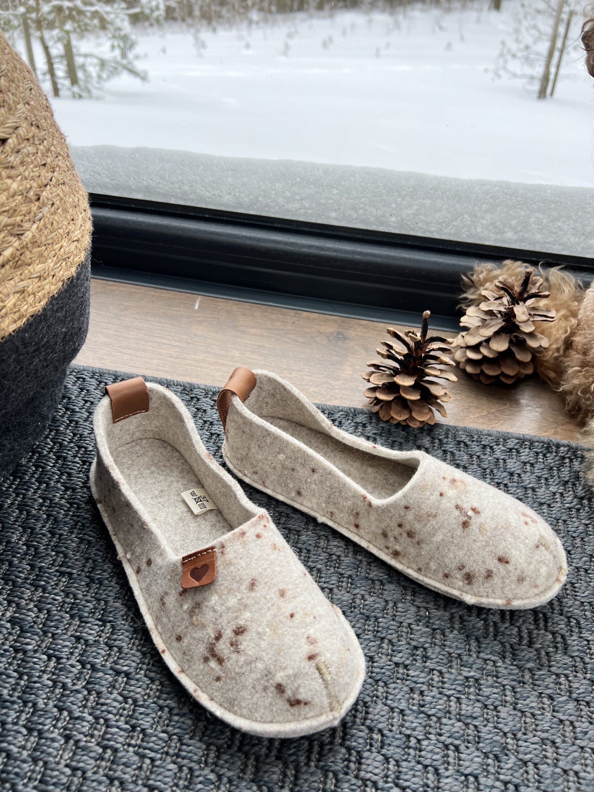 Brown natural wool rolled slippers - slippers TOKU