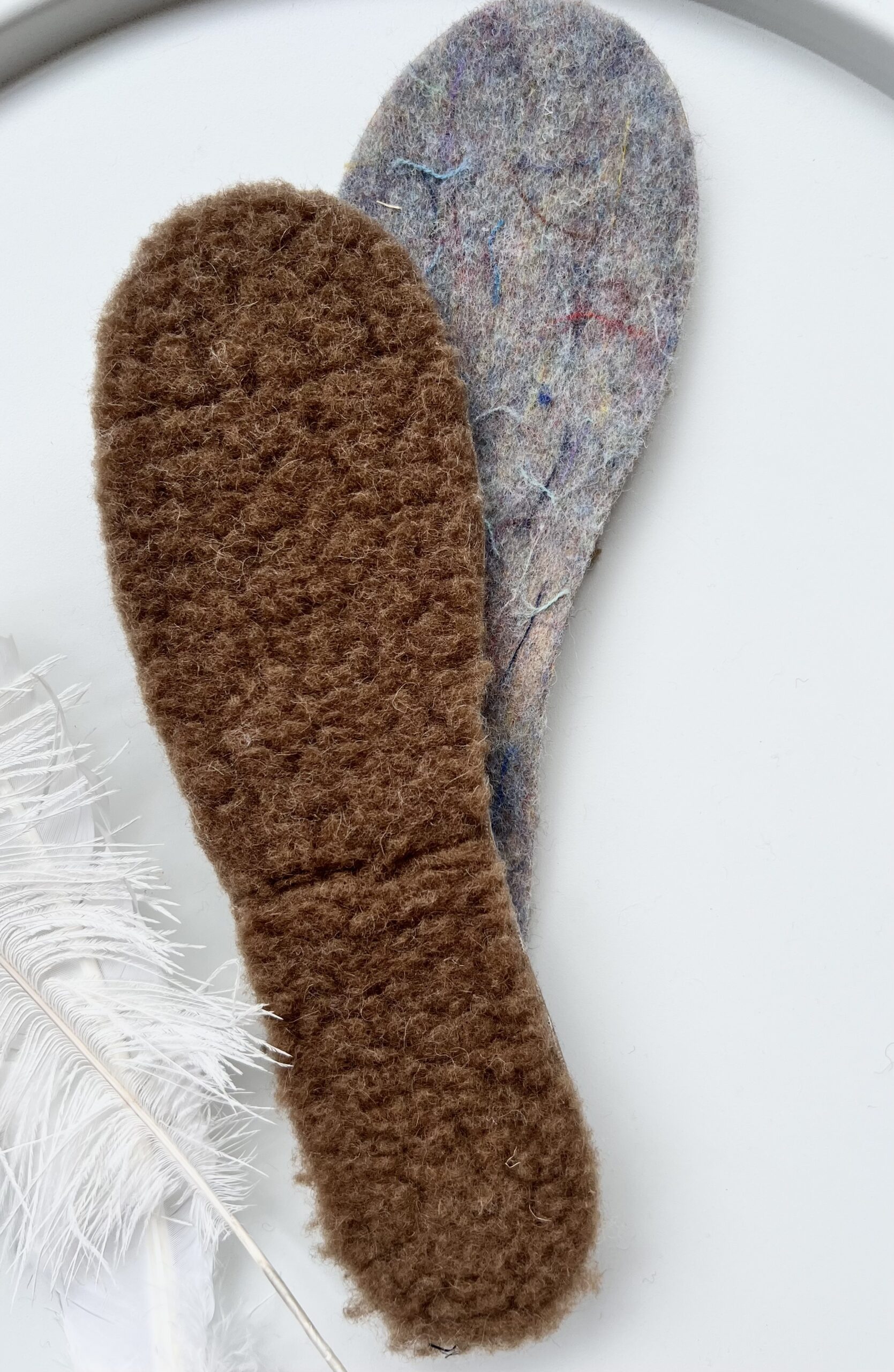 Natural pressed camel wool insoles
