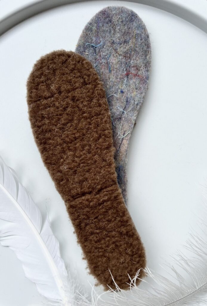 Natural pressed camel wool insoles