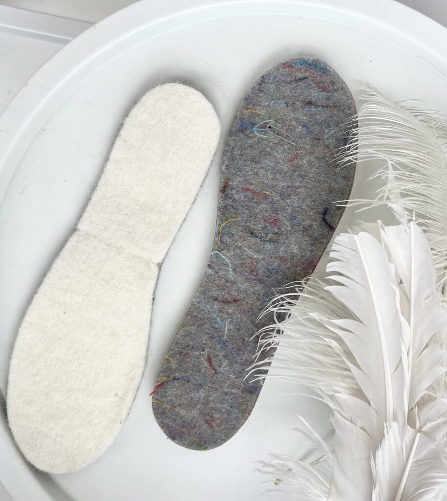 Natural pressed wool insoles