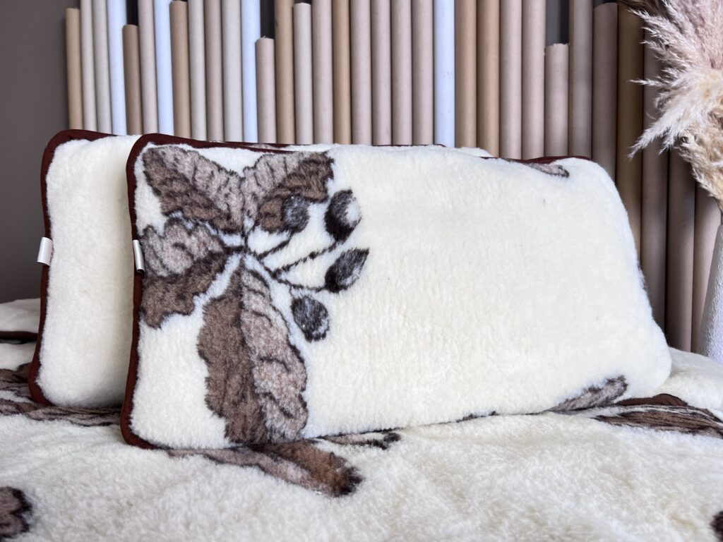 Natural Merino wool pillow OAK