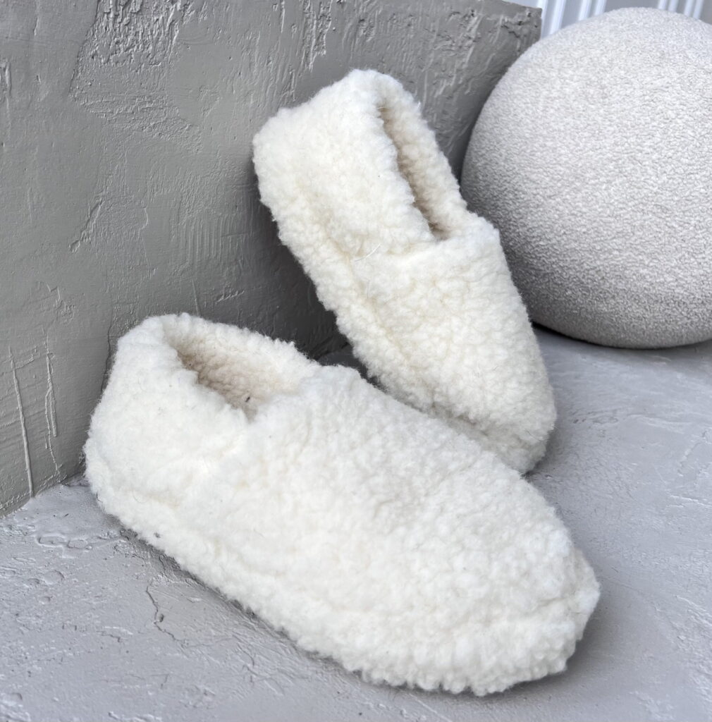 WOOLLAND natural Merino wool white slippers