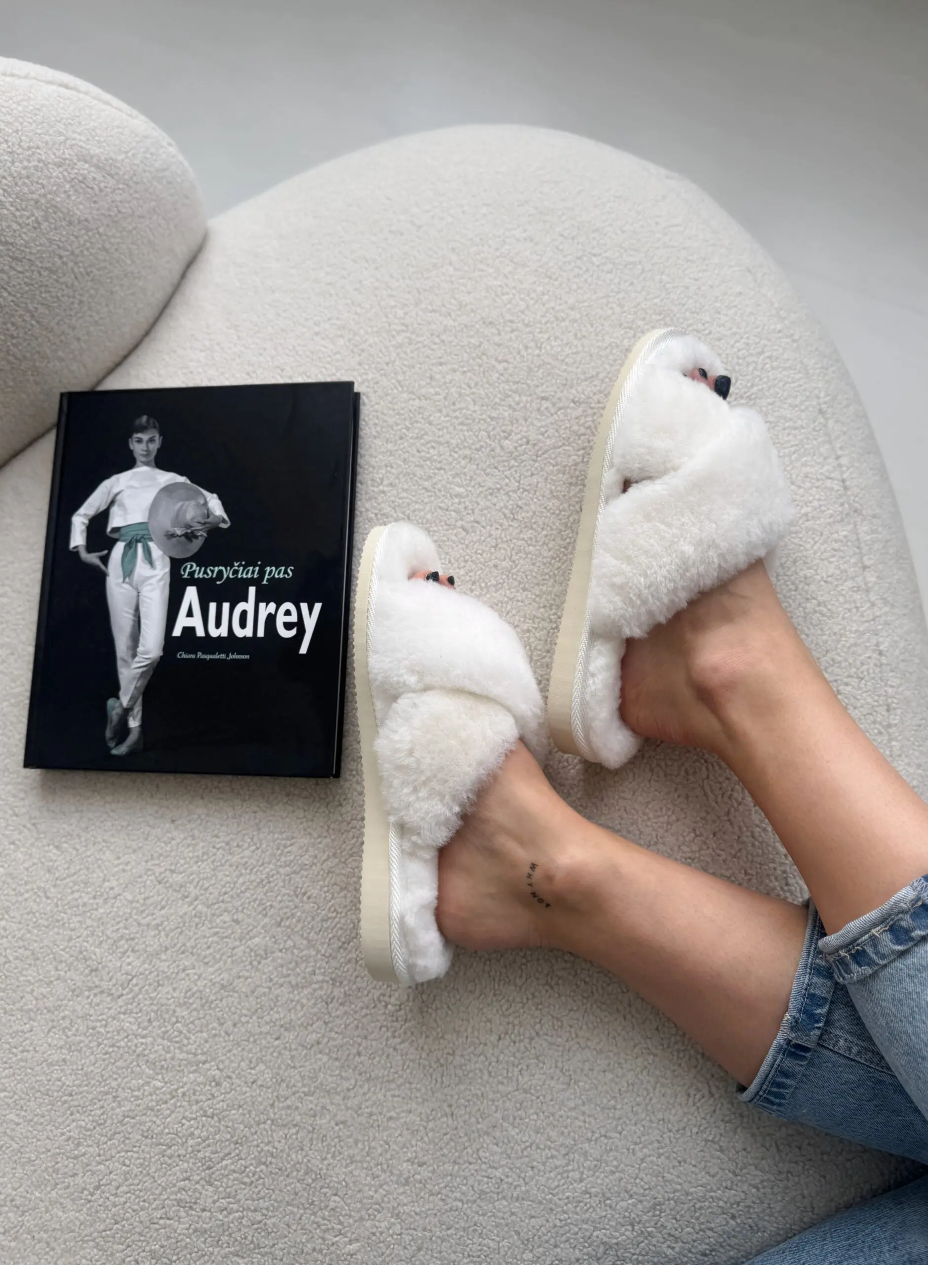 WoolLando women's natural fur white open slippers