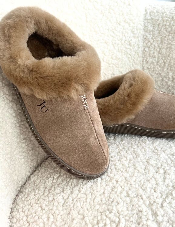 WoolLando women's dark leather slippers in genuine fur