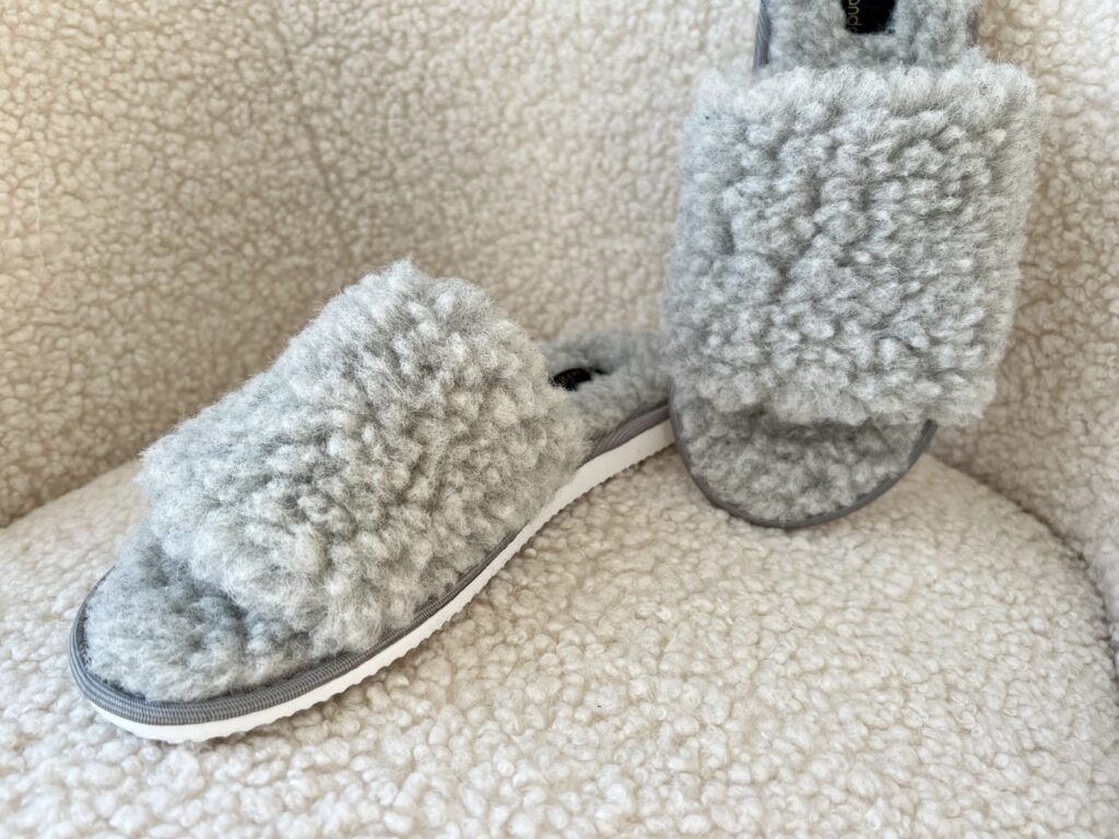 WoolLando natural merino wool gray slippers