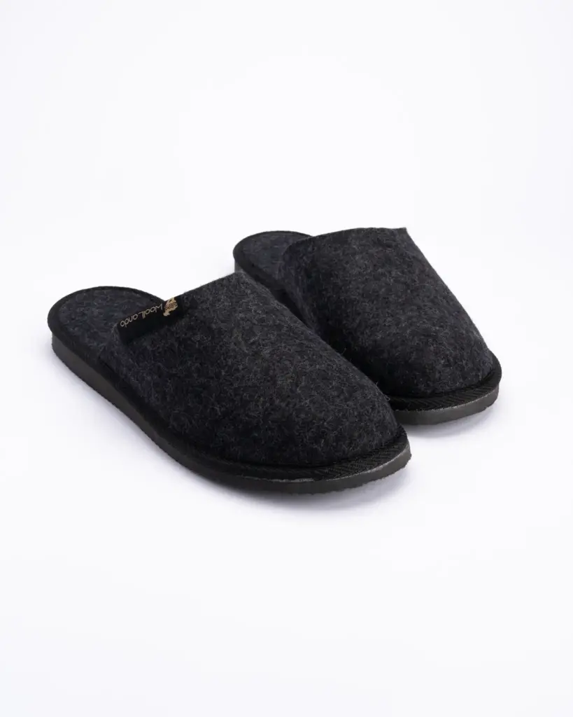 WoolLando men’s felted slippers made of natural wool – CHARCOAL