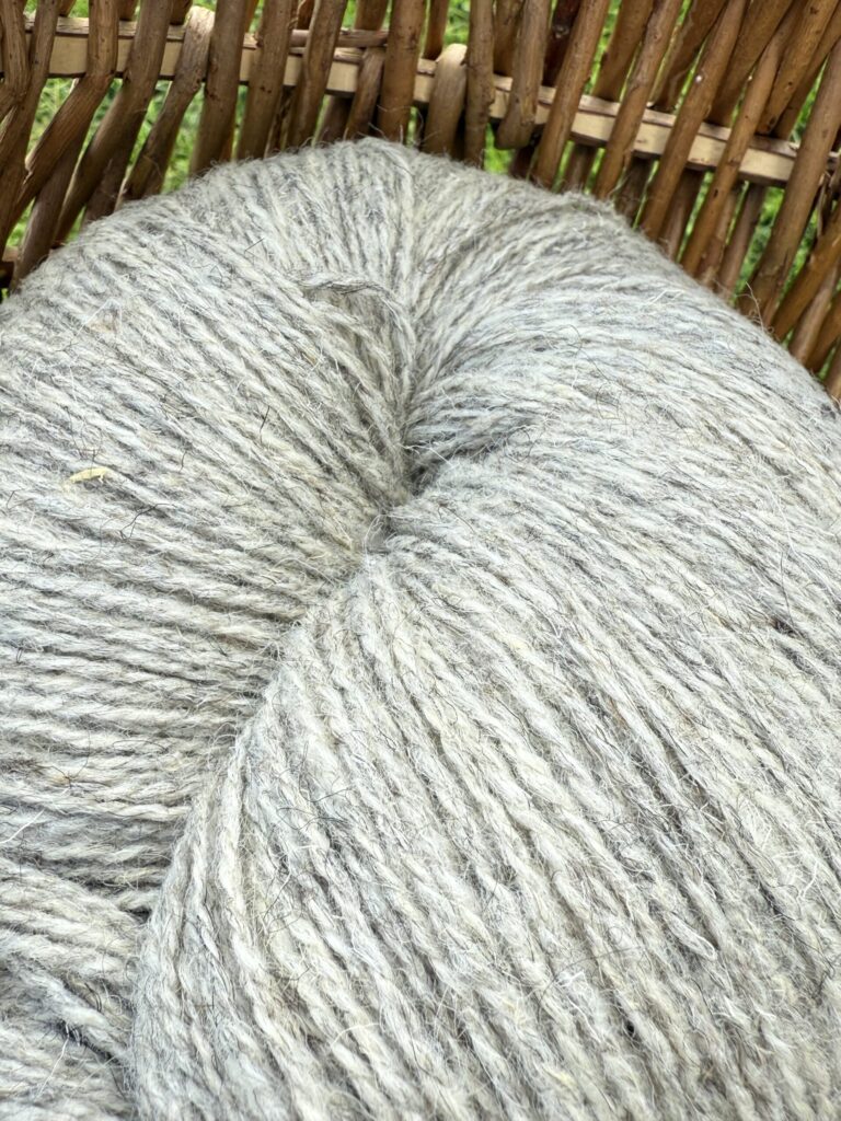50% dog, 50% sheep wool yarn LIGHT GREY - 1kg