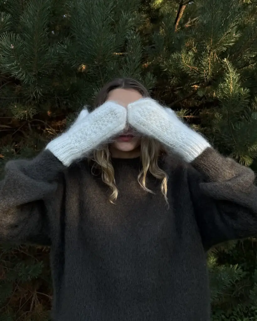 Women’s white angora wool mittens ALBA