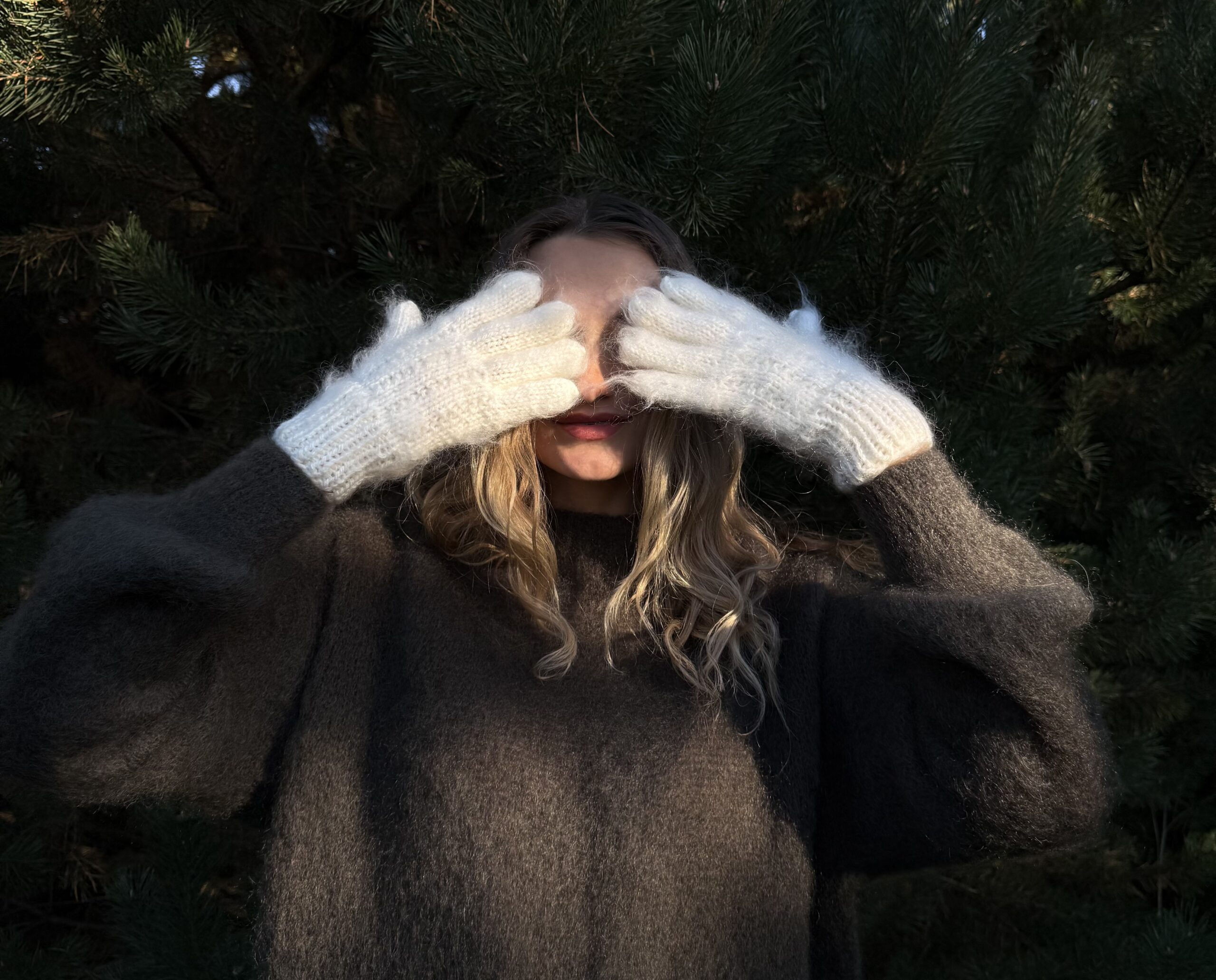 Women’s white angora wool gloves AIVA