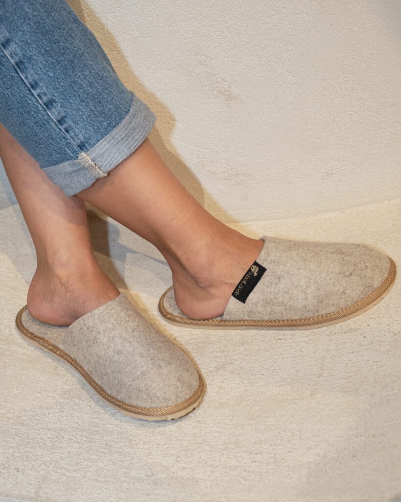 Slip-on felt slippers BEIGE, WoolLando