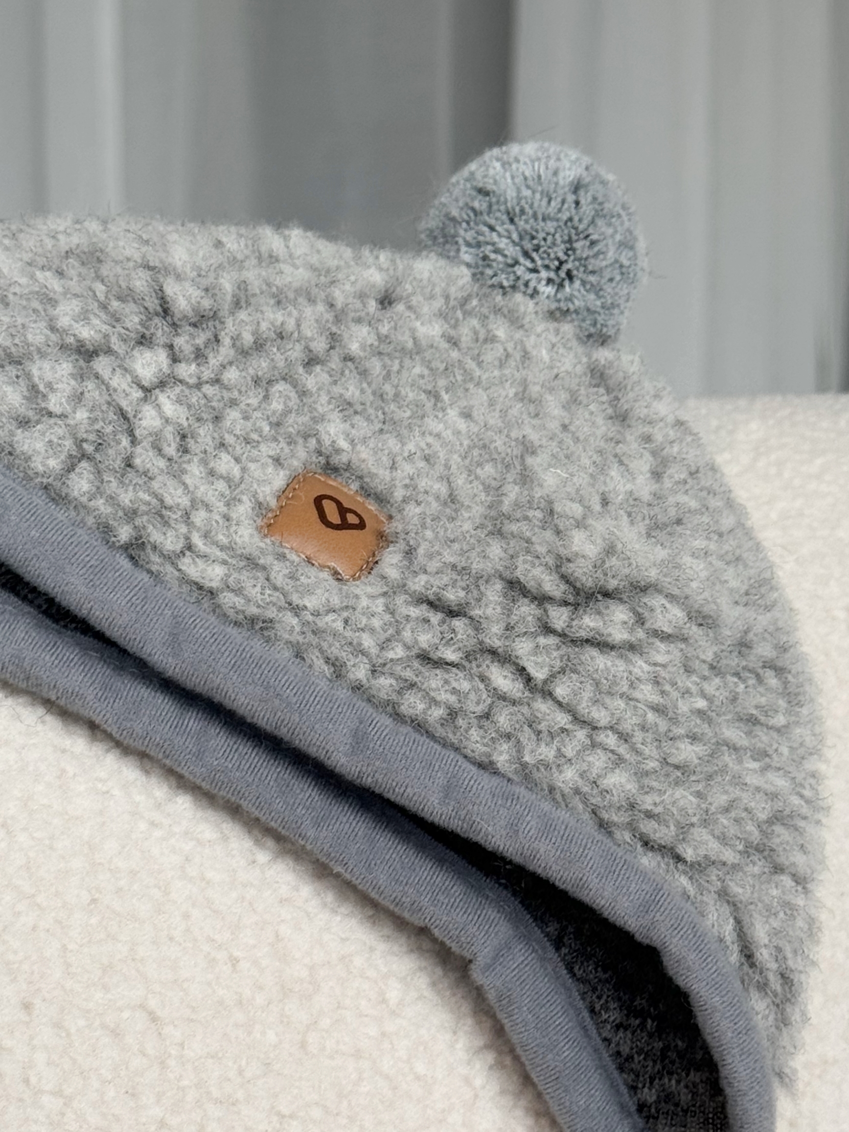 Children’s grey lamb wool hat with pom-pom – Zaffiro