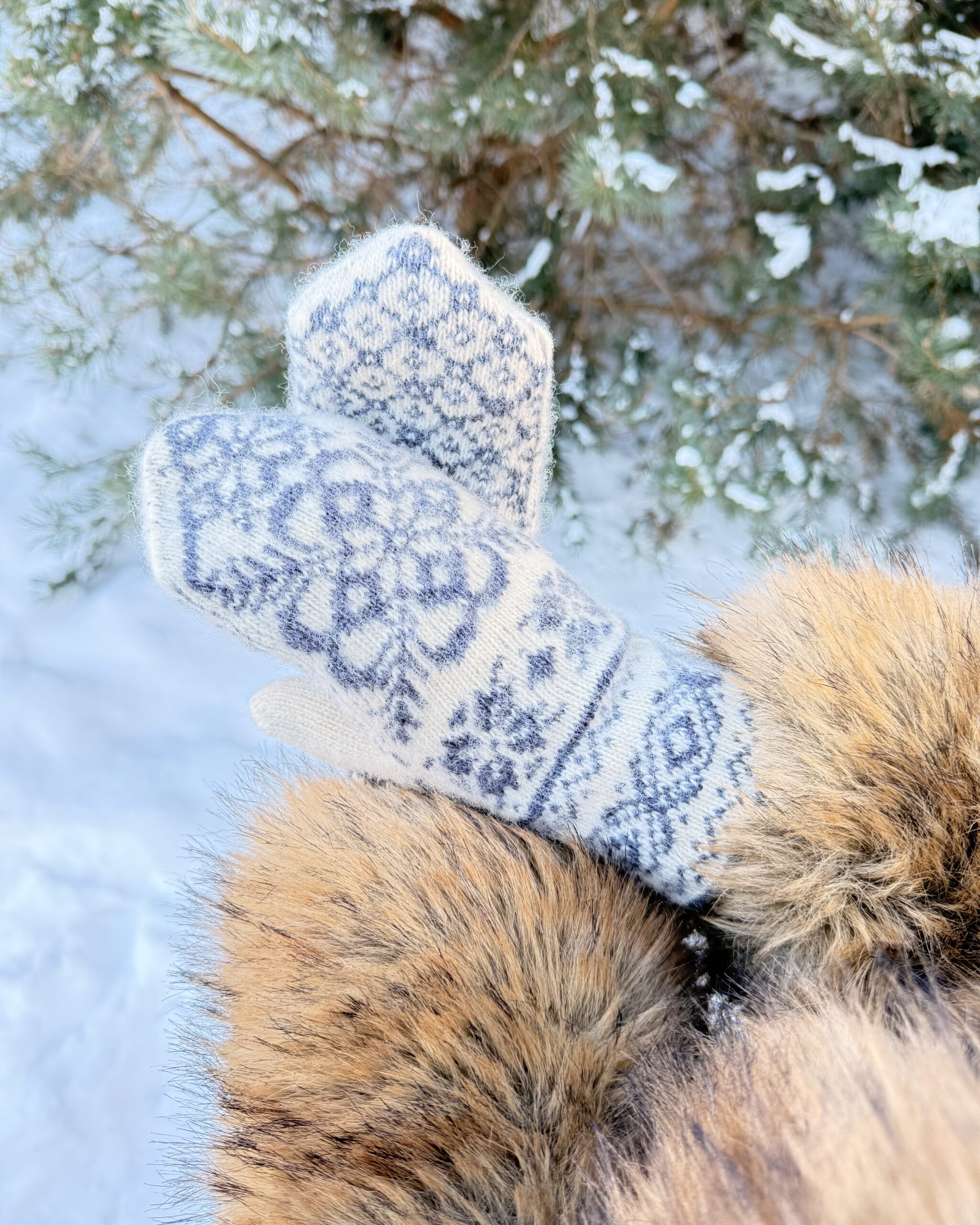 Women’s white merino wool mittens COCO, WoolLando