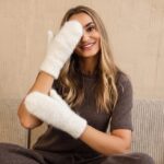 Women’s white angora wool mittens LUNA, WoolLando