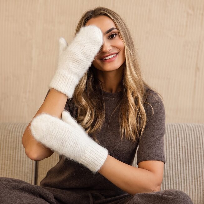 Women’s white angora wool mittens LUNA, WoolLando