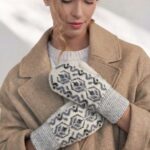 Women’s white merino wool mittens SNOWFLAKE, WoolLando