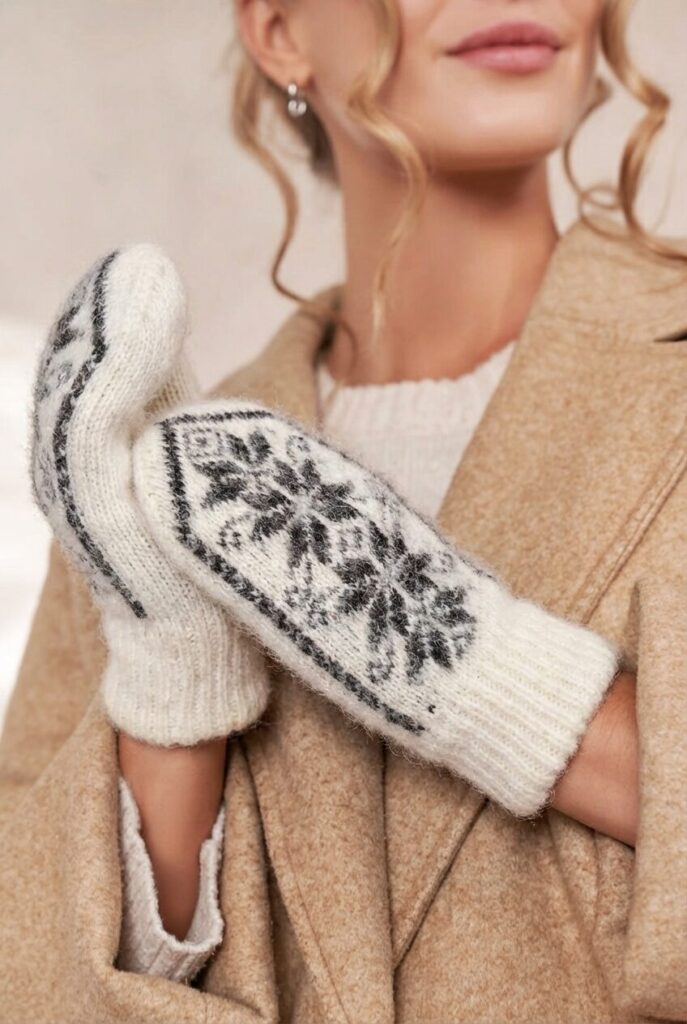 Women’s white merino wool mittens SPEIGAS, WoolLando