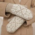 Women’s merino wool mittens SNOWFLAKE, WoolLando