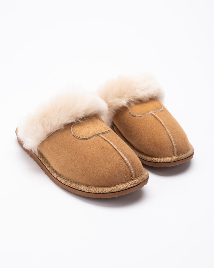 Women’s natural fur slip-on slippers CINAMONĖ, WoolLando