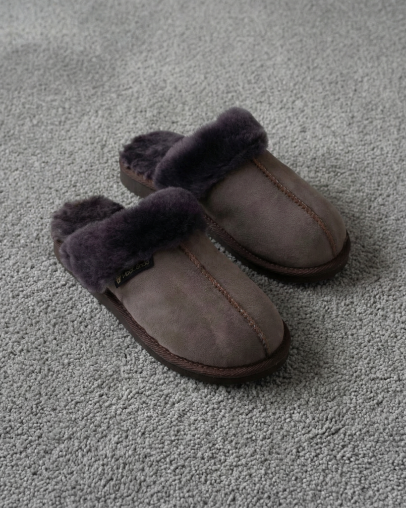 Women’s dark natural fur leather slippers KIRA, WoolLando