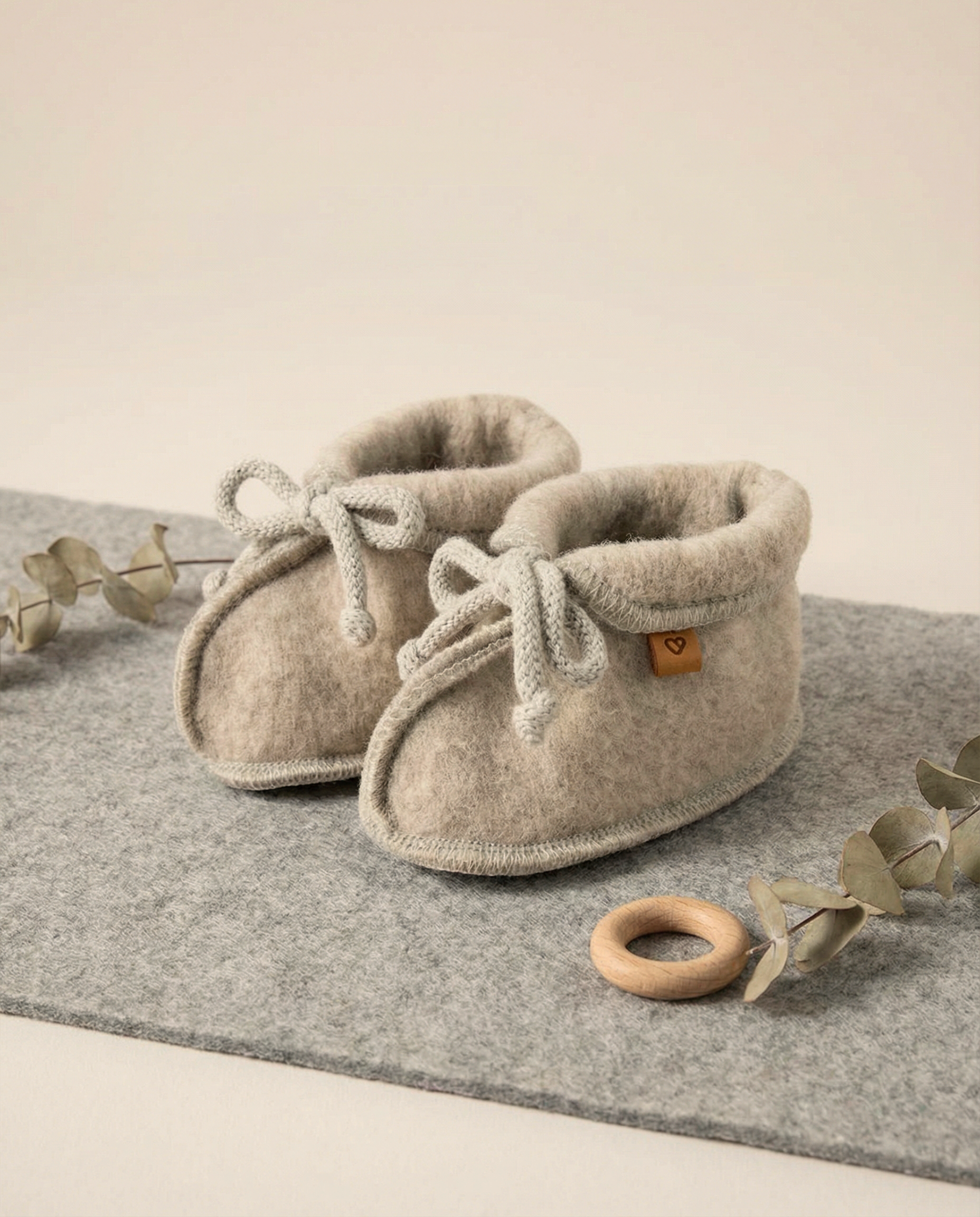 Woolen shoes / slippers