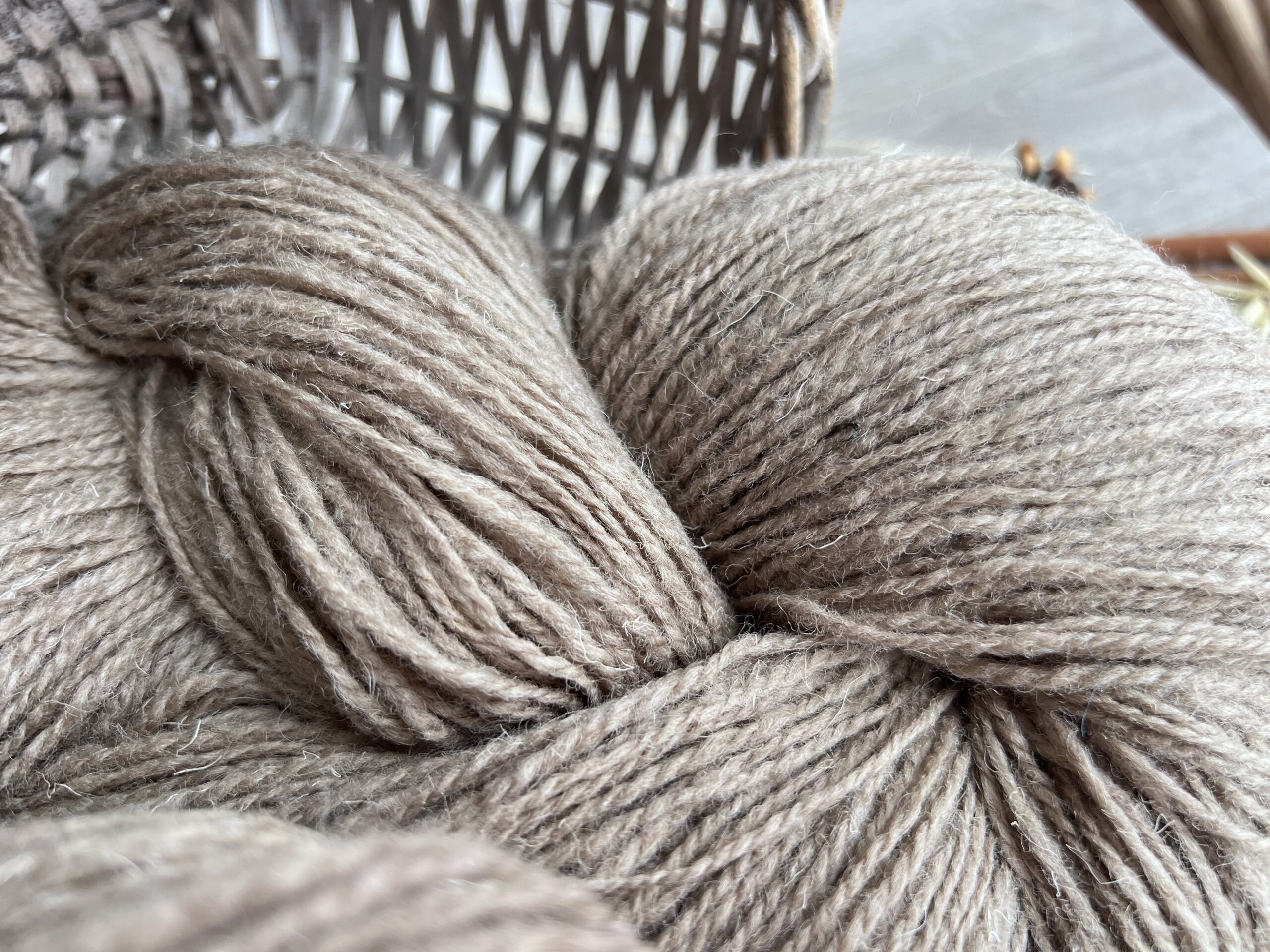 Sheep wool yarn 1 kg – BROWN, WoolLando