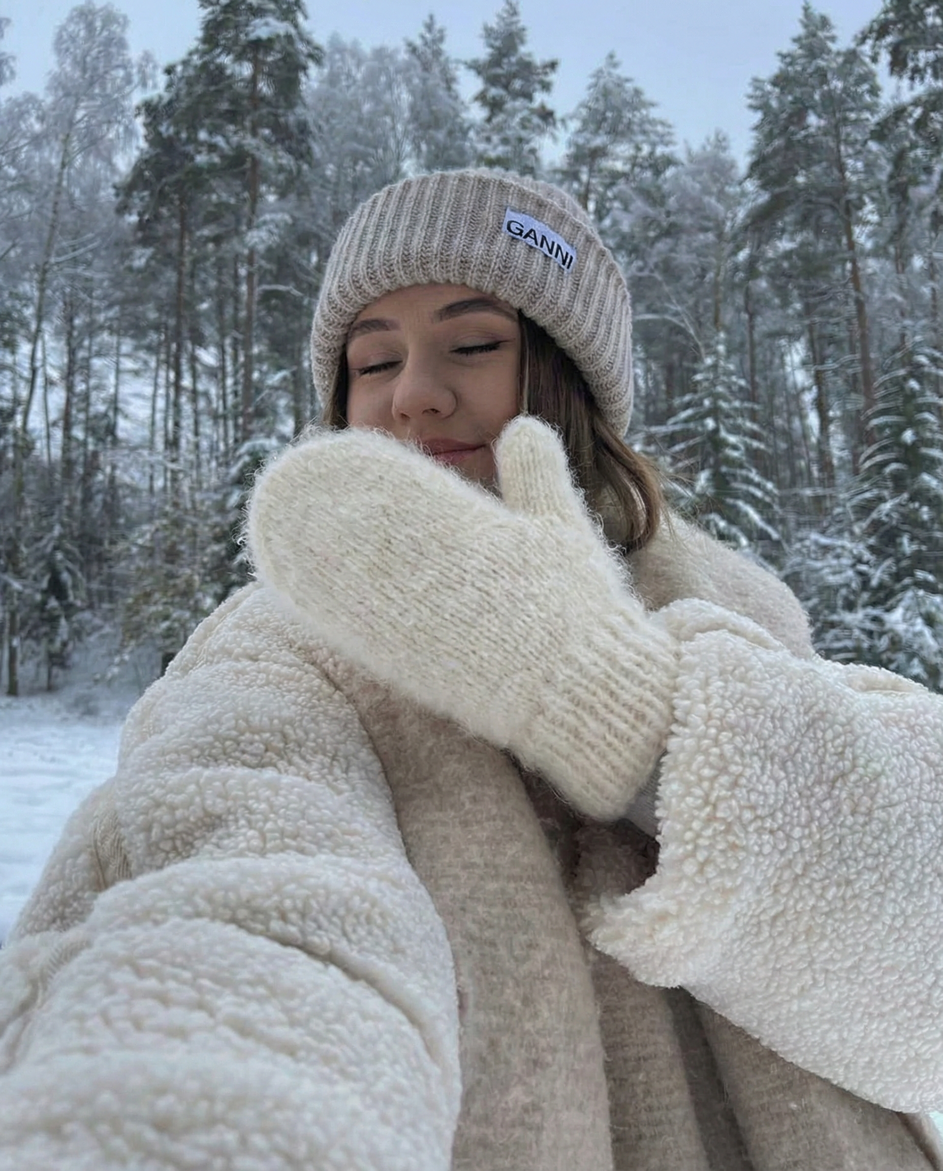 Women’s white angora wool mittens LUNA, WoolLando