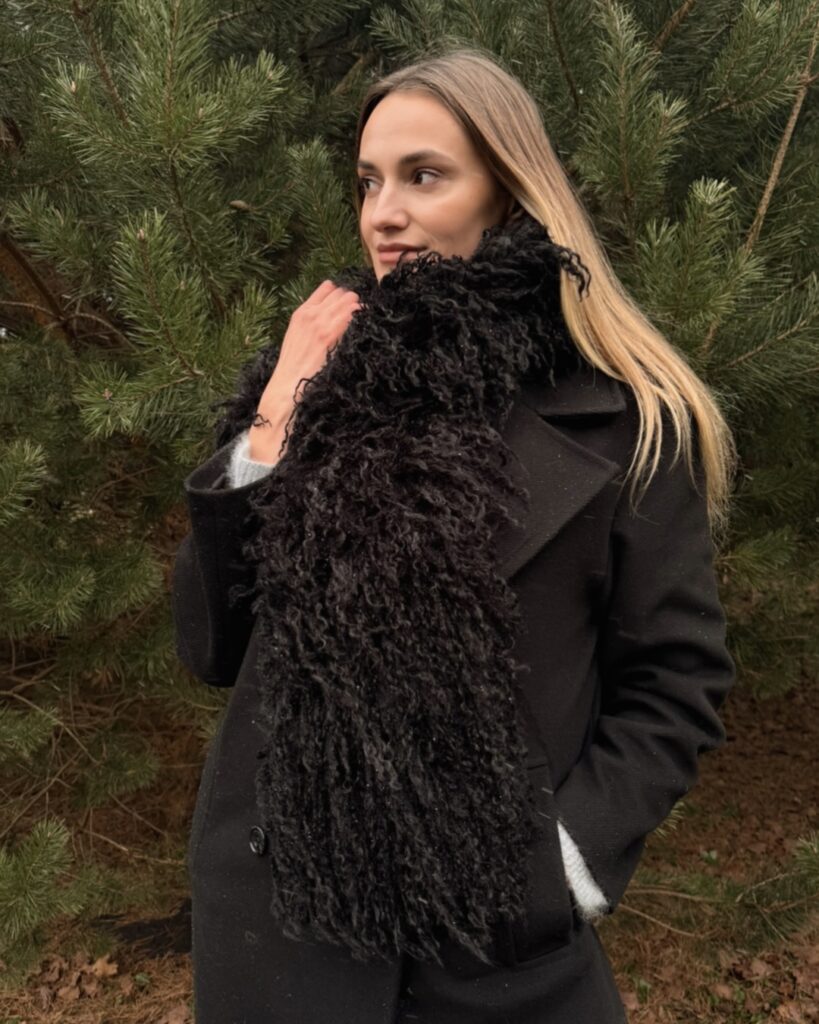 BOA-style long black scarf