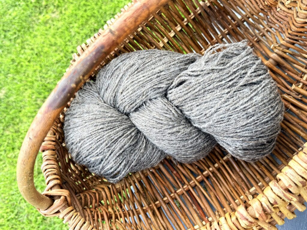 50% dog wool / 50% sheep wool yarn 1 kg – DARK GREY, WoolLando