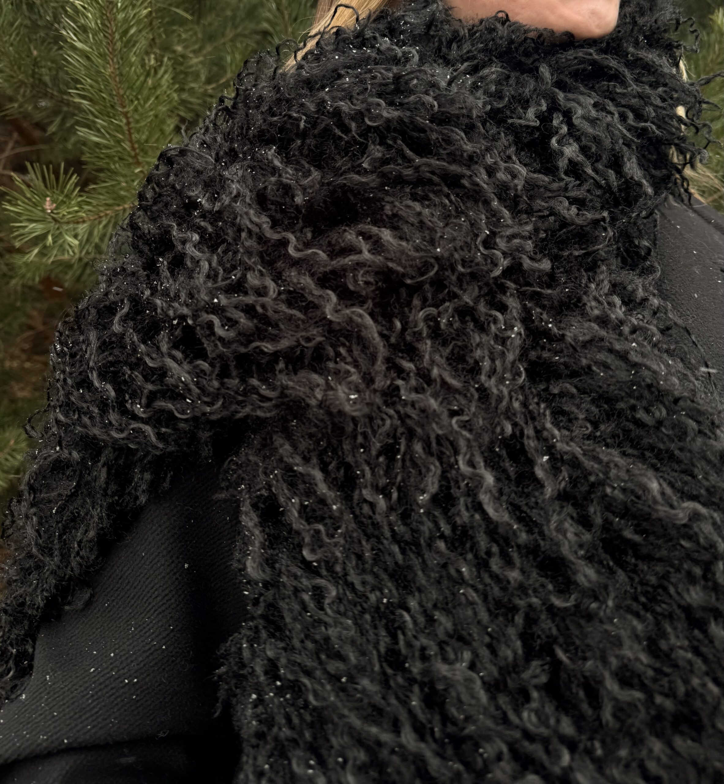 BOA-style long black scarf