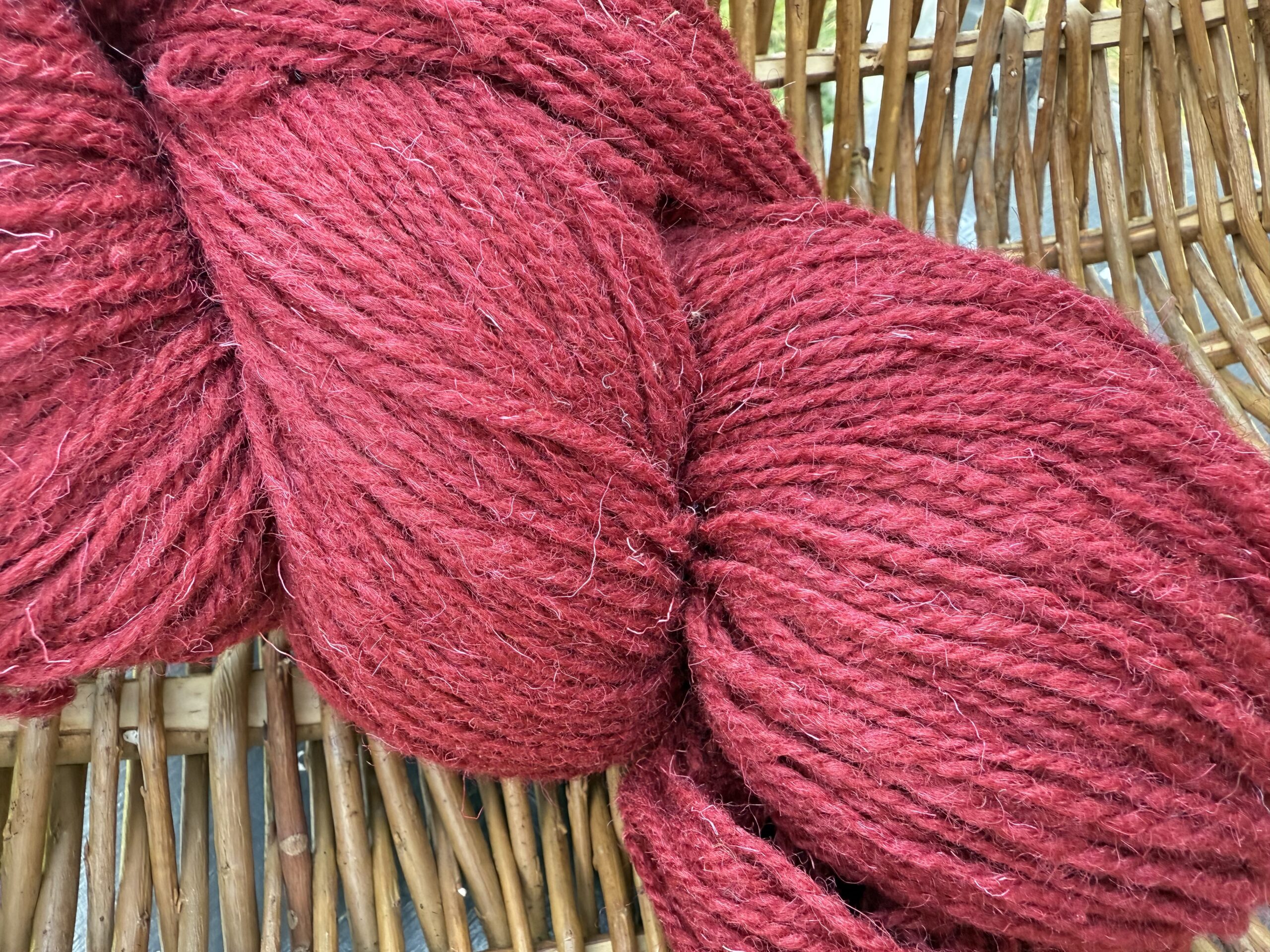 Sheep wool yarn 1 kg – RED, WoolLando