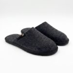 Slip-on black felt slippers ANGLIS, WoolLando