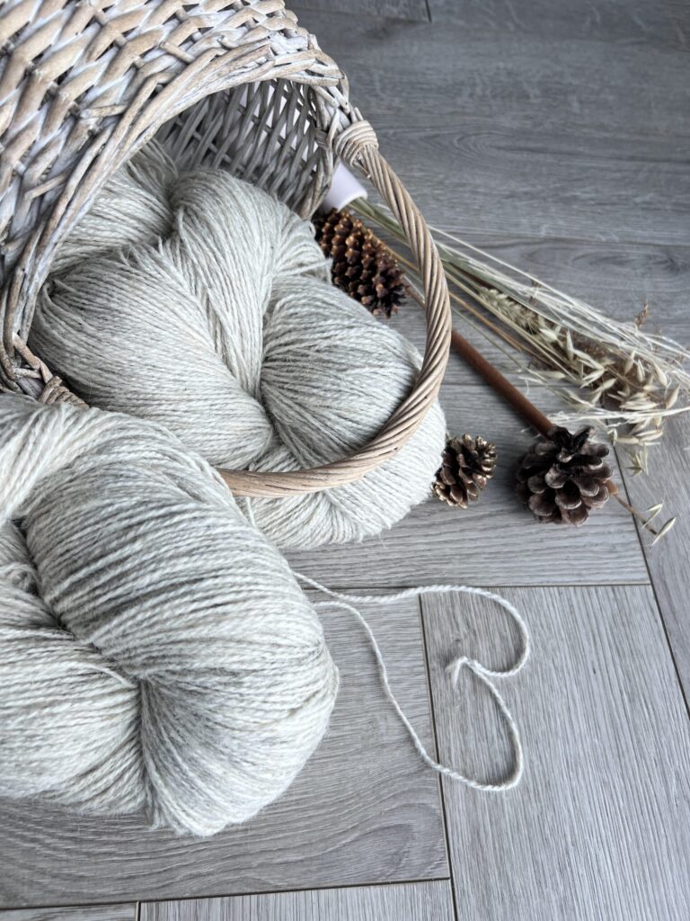 50% dog wool, 50% sheep wool yarn 1 kg – LIGHT GREY, WoolLando