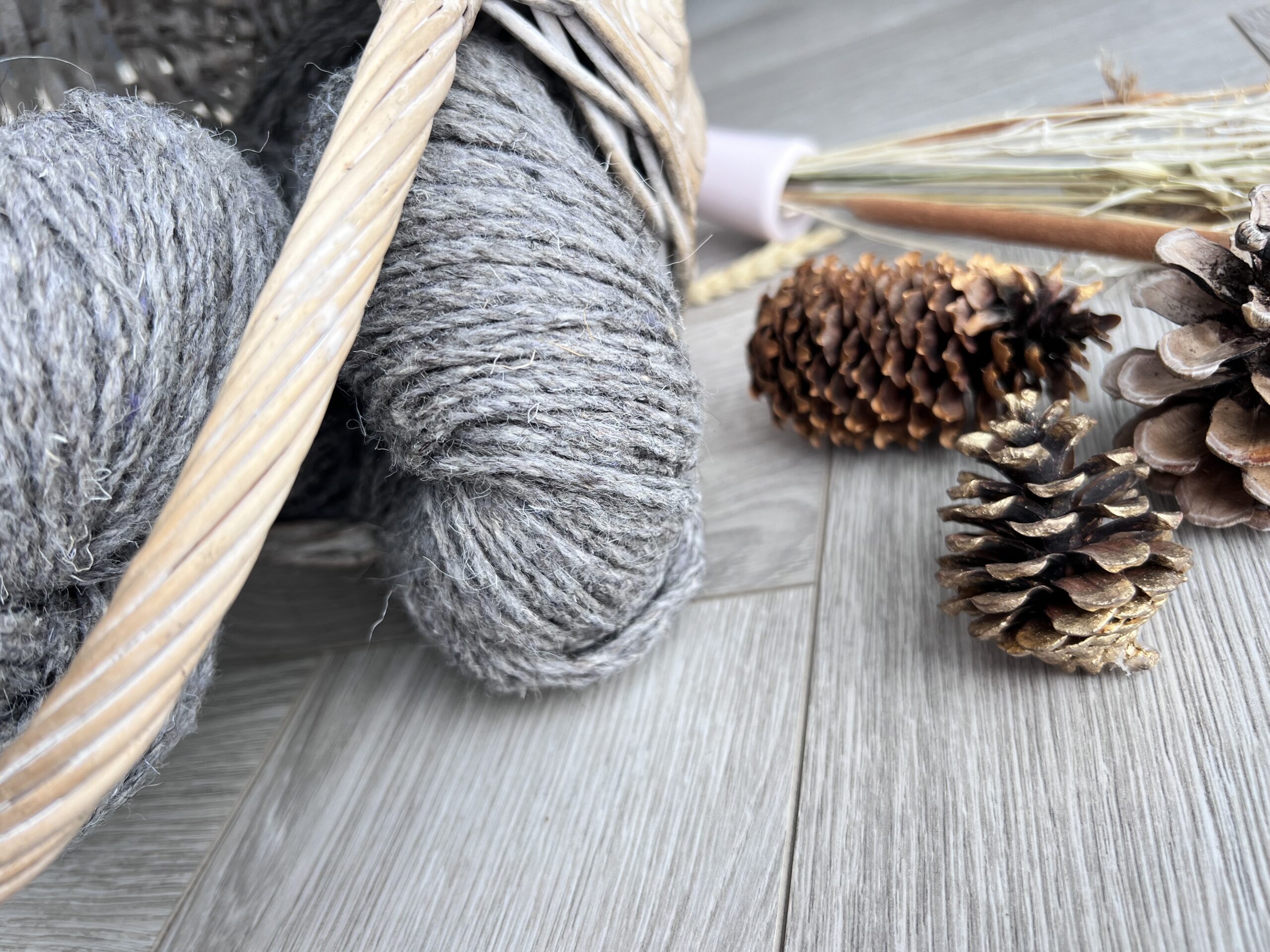 50% dog wool, 50% sheep wool yarn 1 kg – DARK GREY, WoolLando