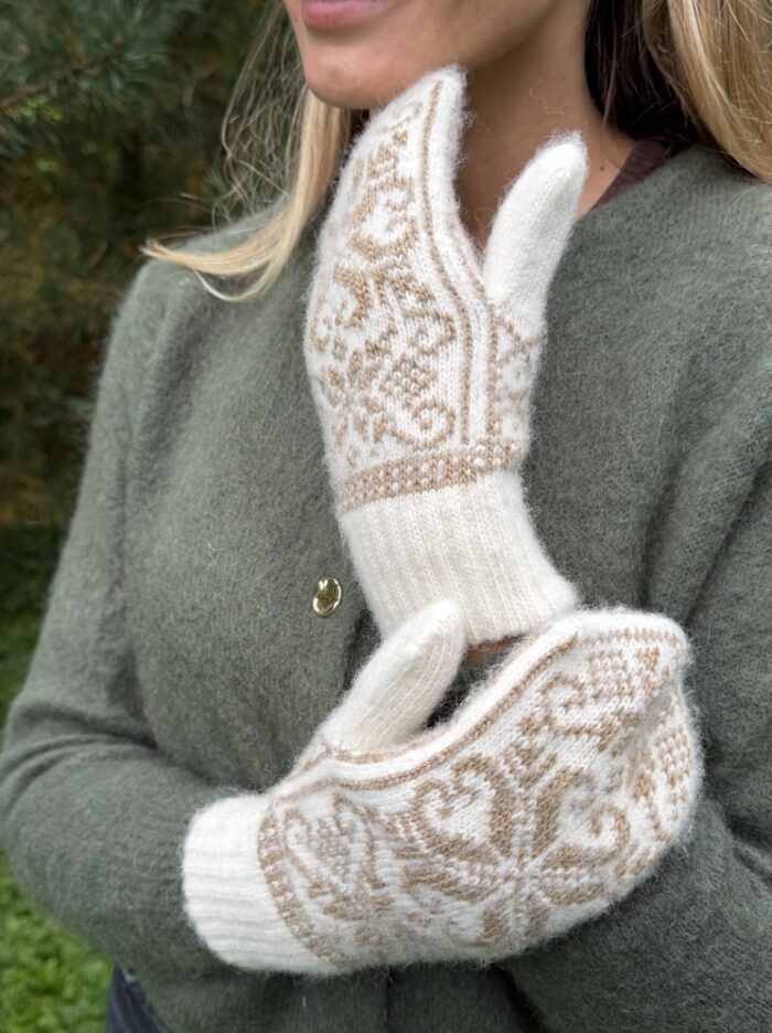 Women’s merino wool mittens WHITE SNOWFLAKE, WoolLando
